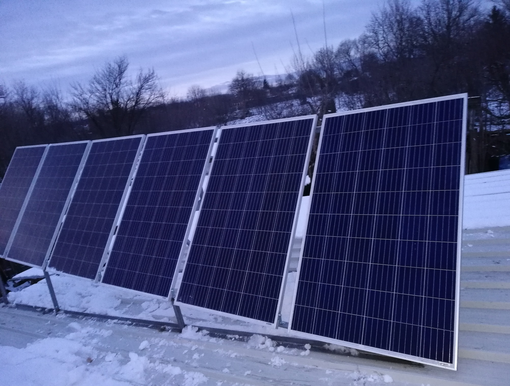motaj panouri fotovoltaice/solare pe acoperis, iarna